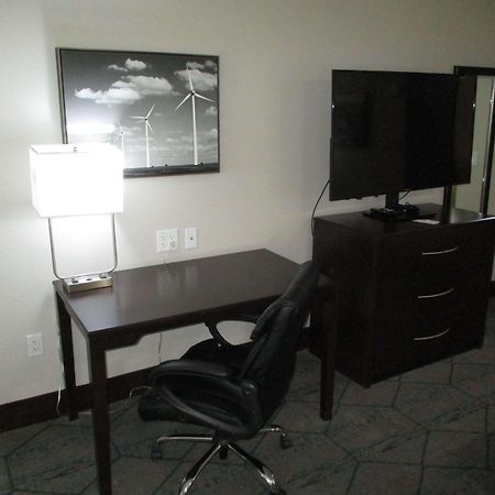 Best Western Plus Mcpherson المظهر الخارجي الصورة
