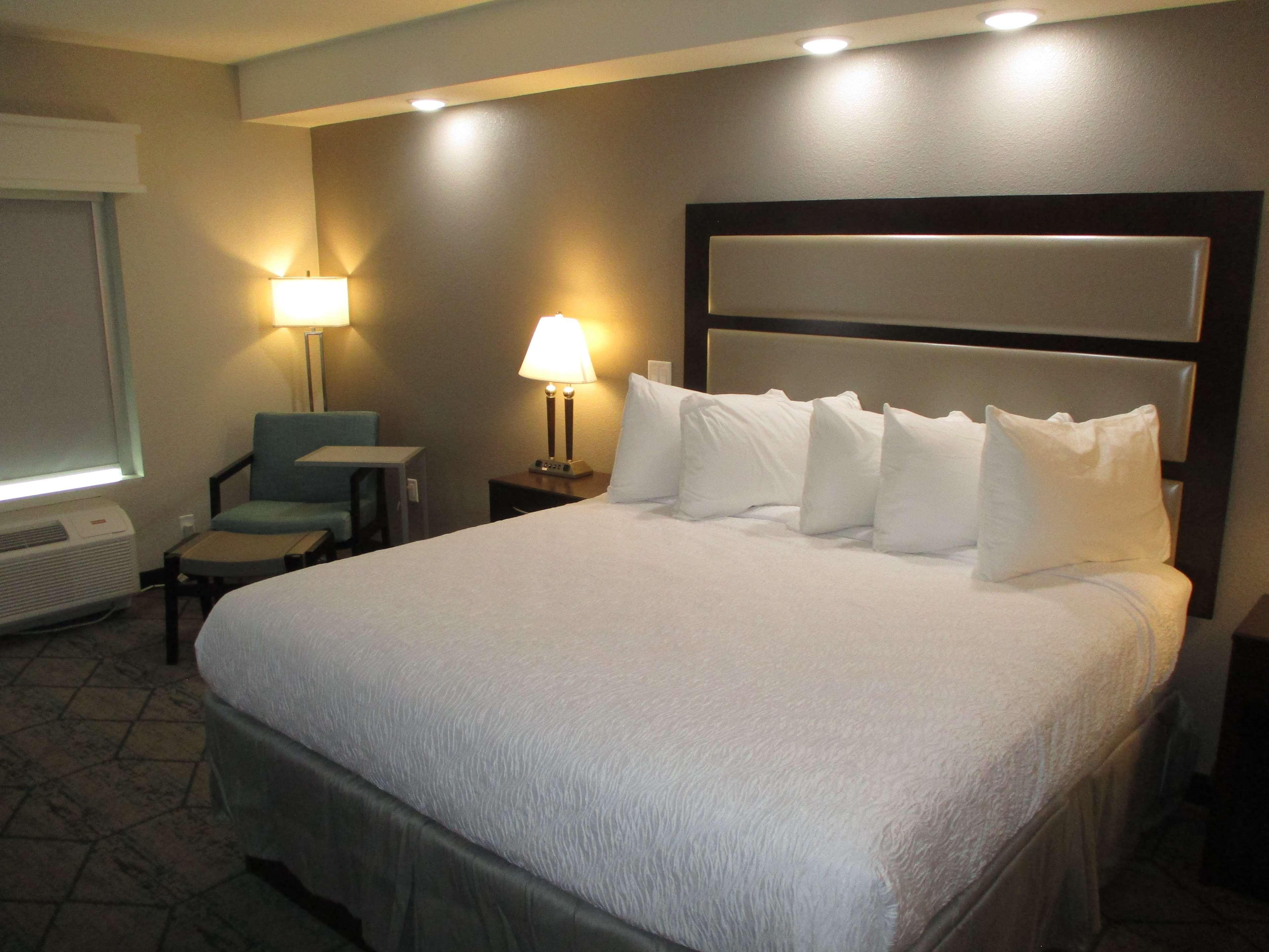 Best Western Plus Mcpherson المظهر الخارجي الصورة