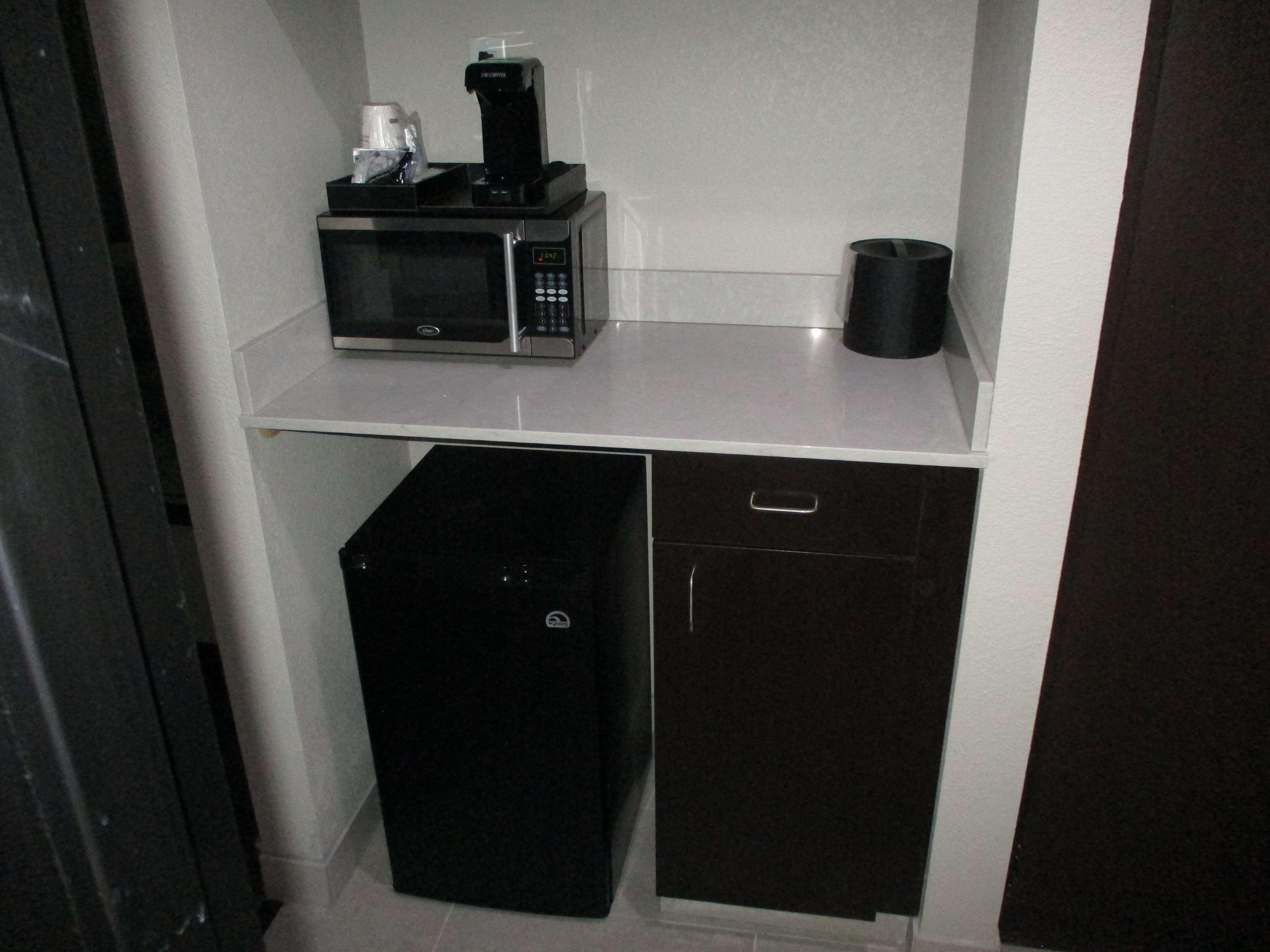 Best Western Plus Mcpherson المظهر الخارجي الصورة