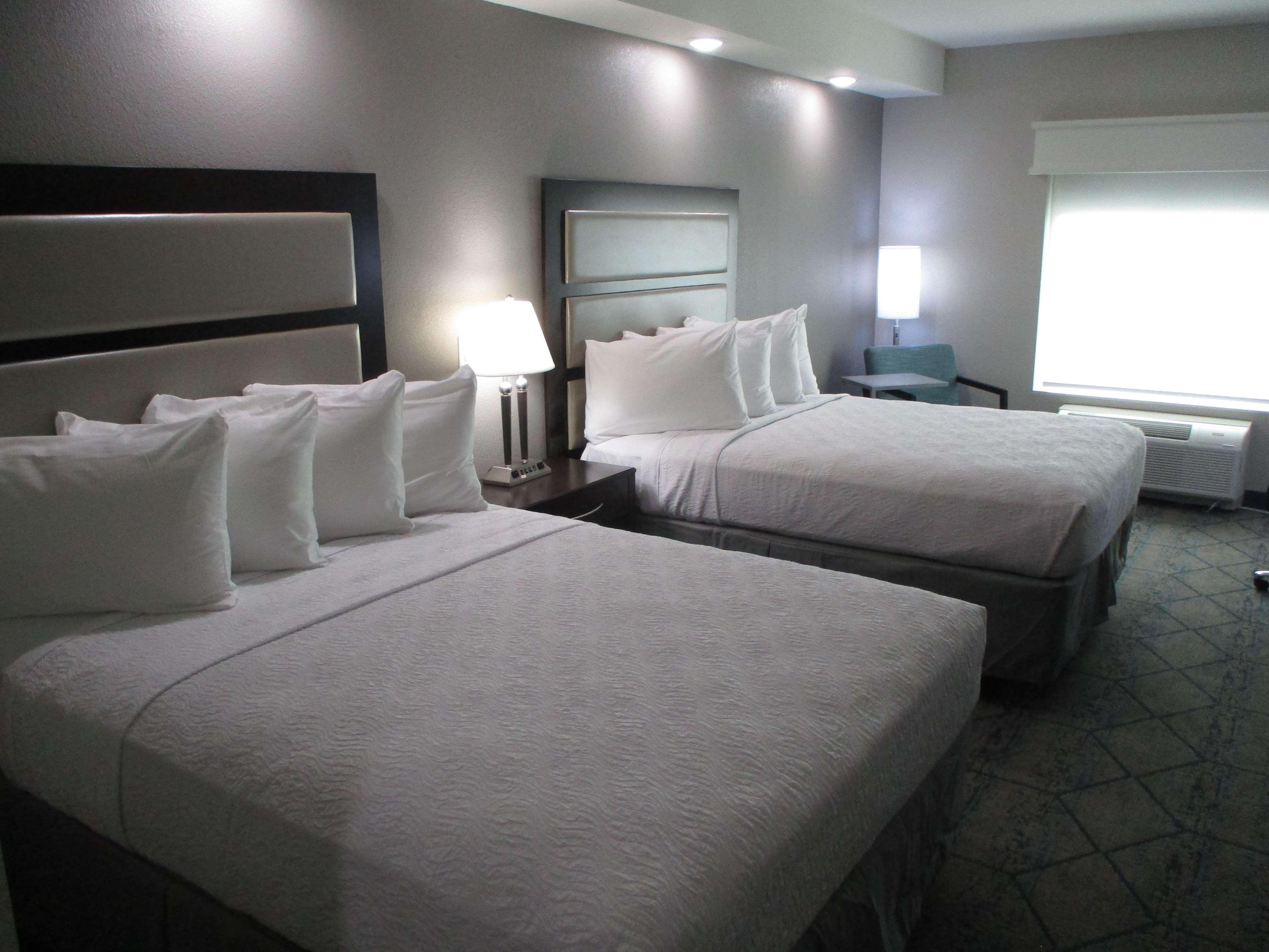 Best Western Plus Mcpherson المظهر الخارجي الصورة