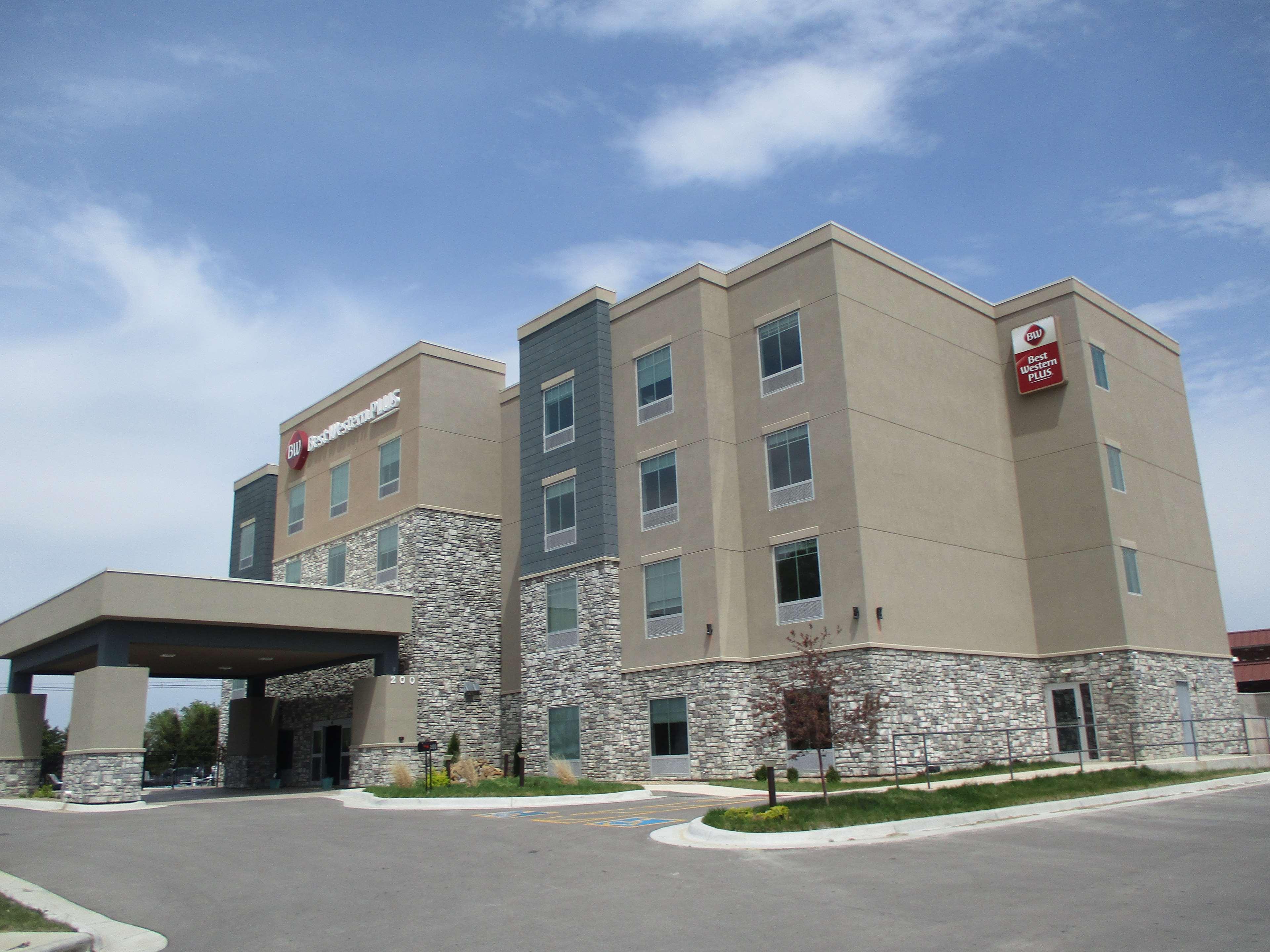 Best Western Plus Mcpherson المظهر الخارجي الصورة
