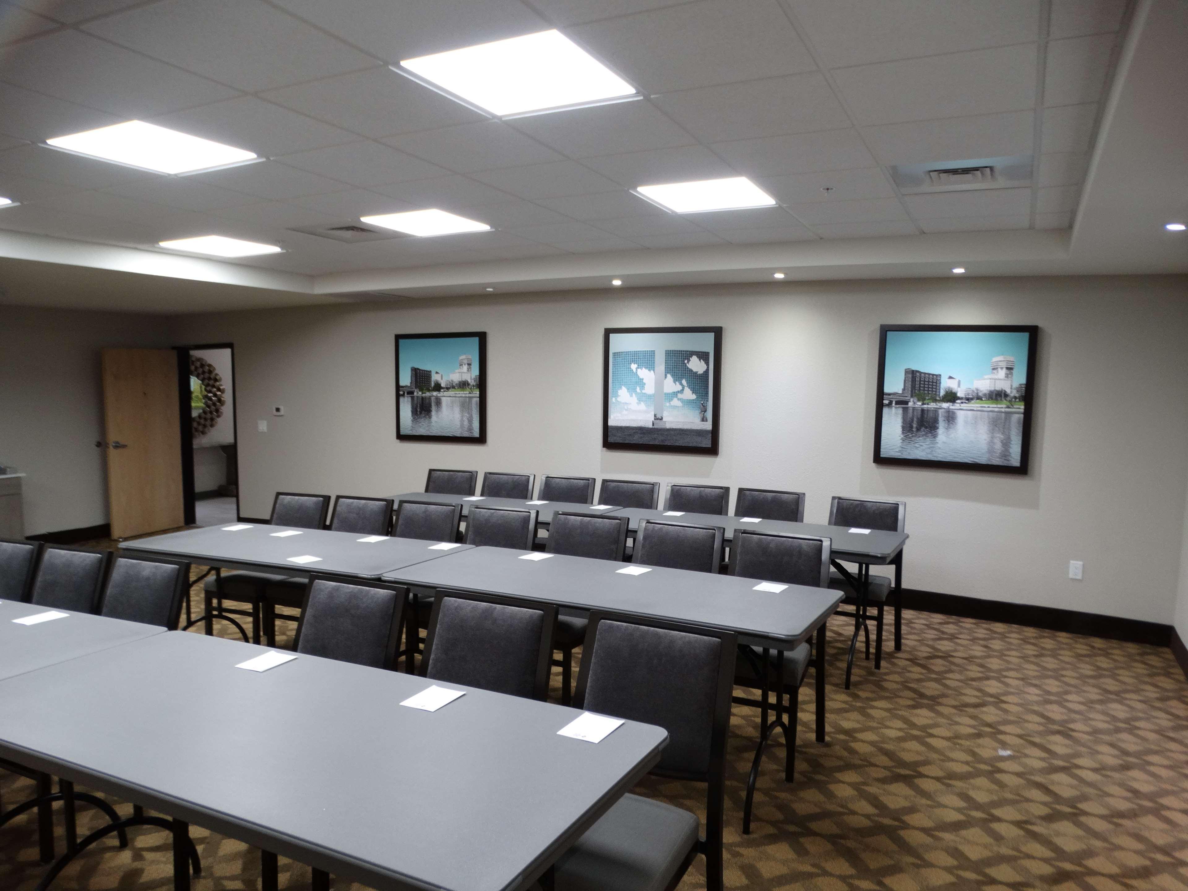 Best Western Plus Mcpherson المظهر الخارجي الصورة