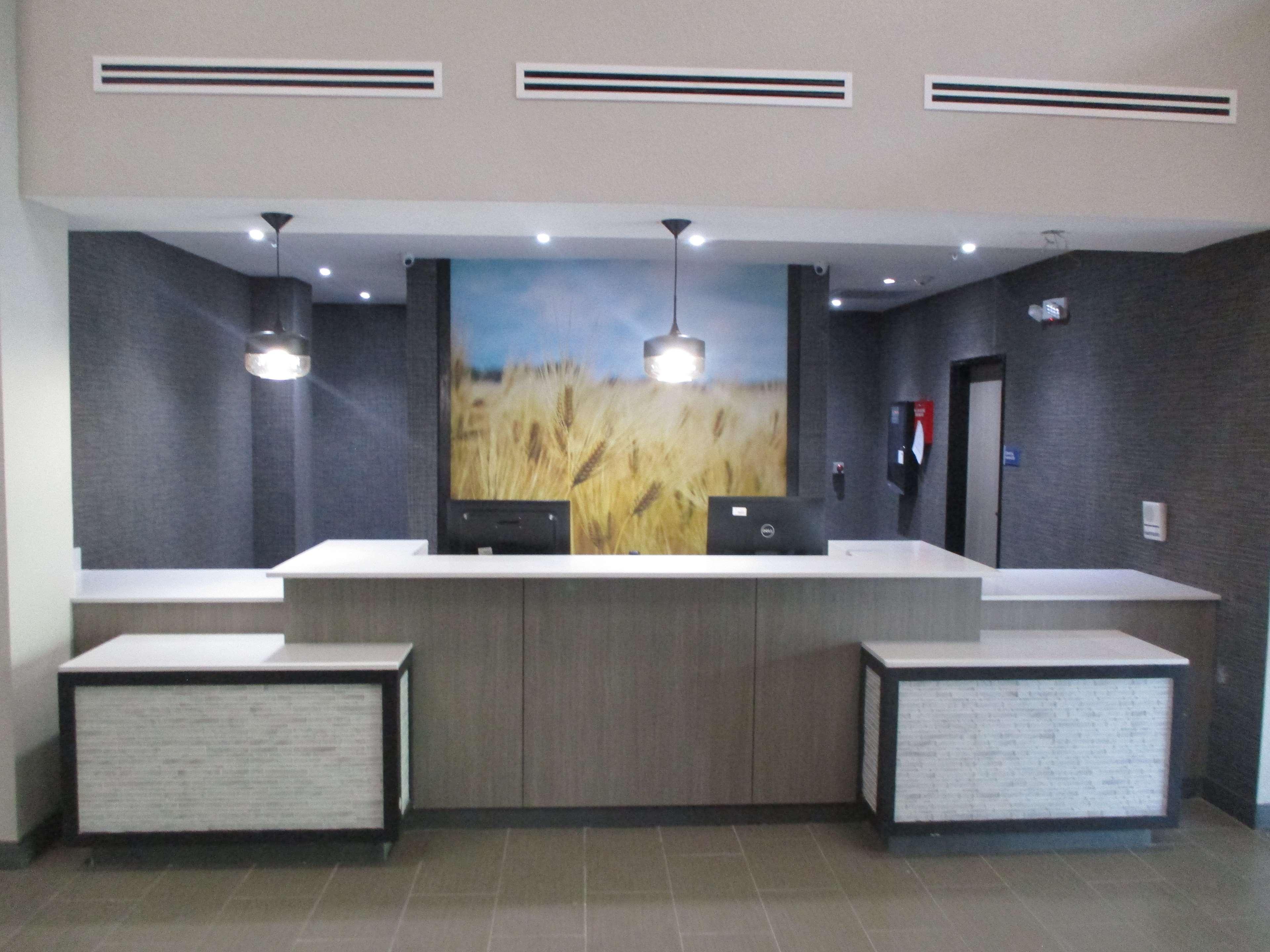 Best Western Plus Mcpherson المظهر الخارجي الصورة