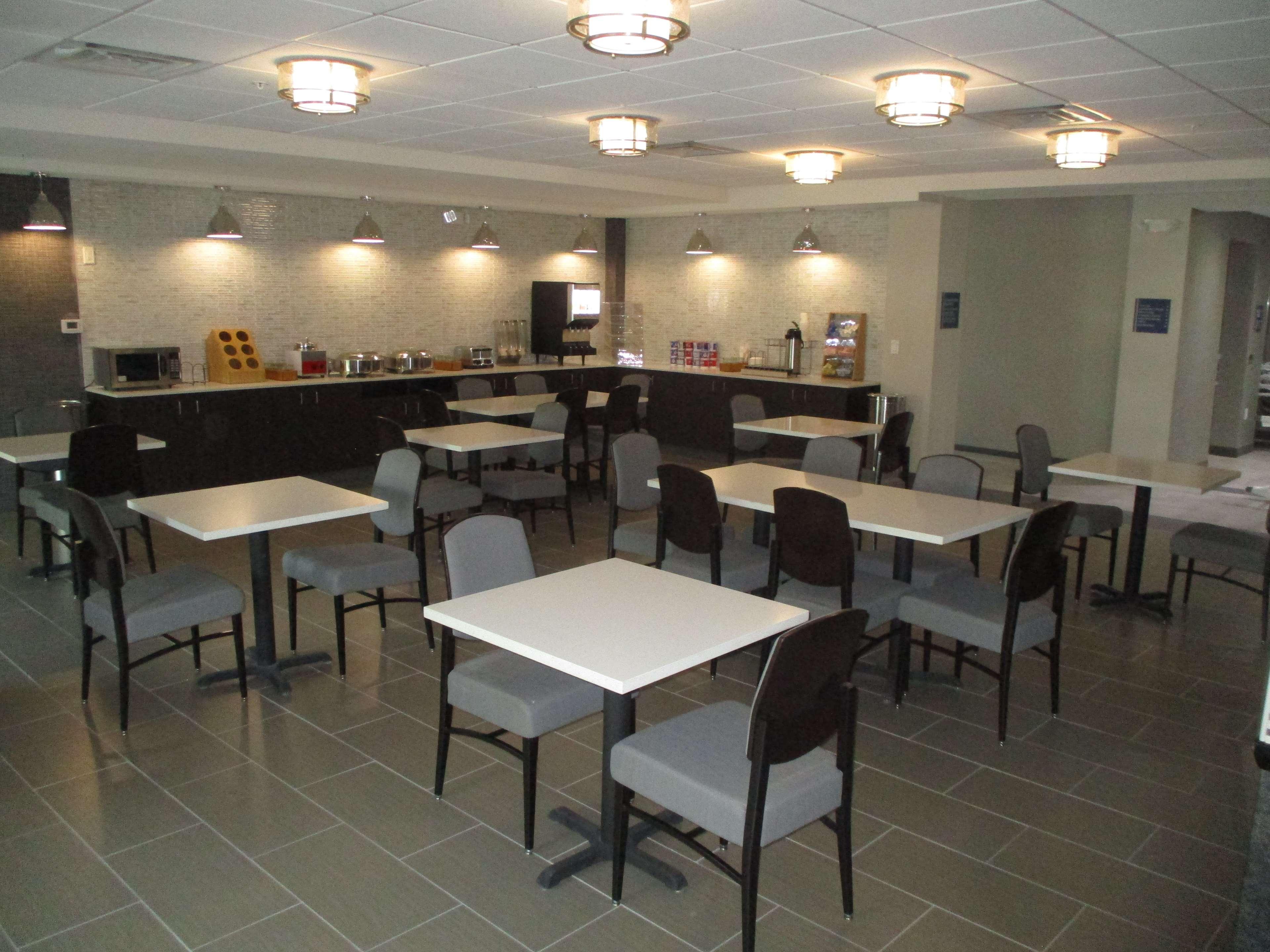 Best Western Plus Mcpherson المظهر الخارجي الصورة